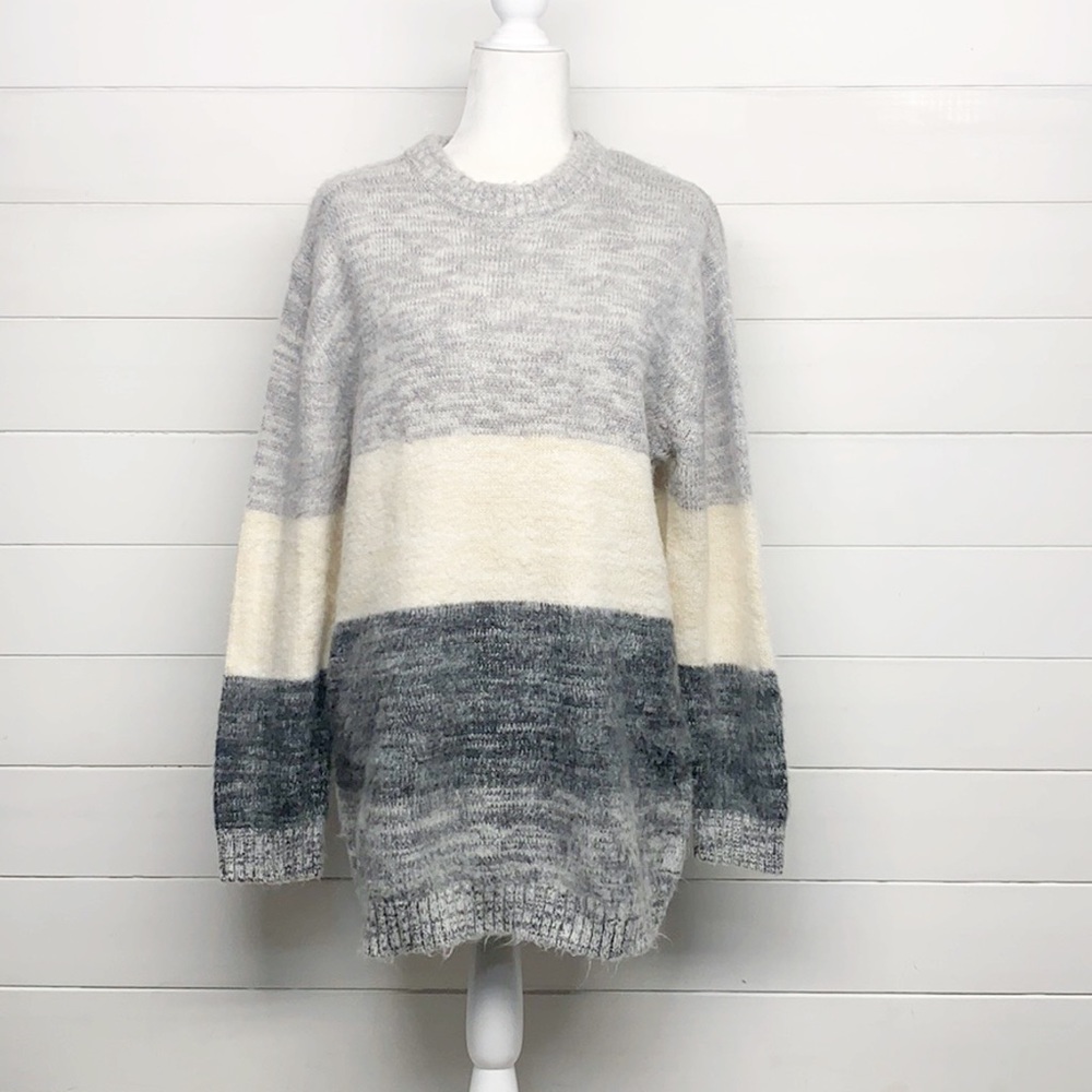 Universal Thread Colorblock Soft Oversized Sweater - image 1